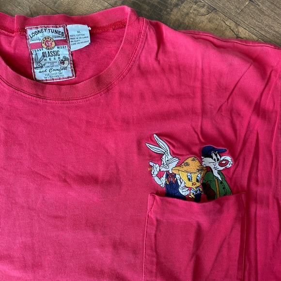 Vintage Looney Toons Embroidered red T shirt size XL - Picture 2 of 4